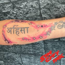 Shanti Schrift Arm mit Sternen